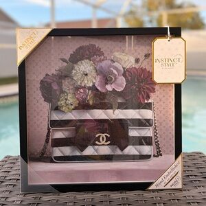 Fashionable sparkle picture framed✨14” x 14”